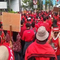 Karyawan Telkomsel Merahkan Markas Telkom