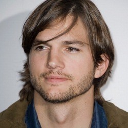 Ashton Kutcher Tak Mau Main Twitter Lagi