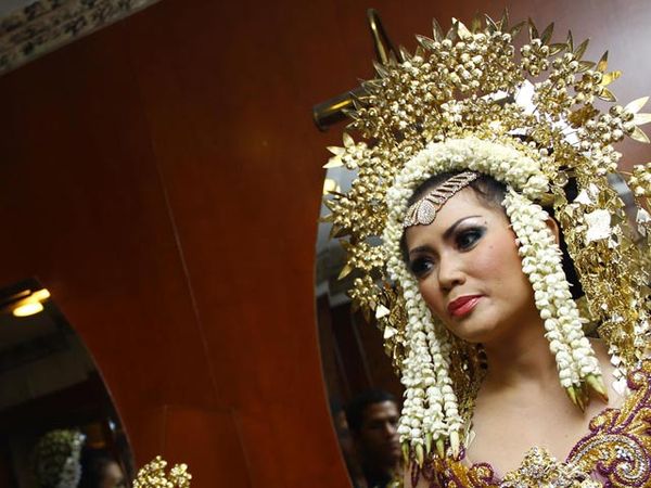 Kristina Bergaun Pengantin Padang