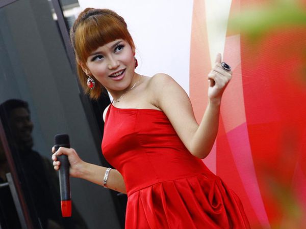 Goyangan Aduhai Ayu Ting Ting