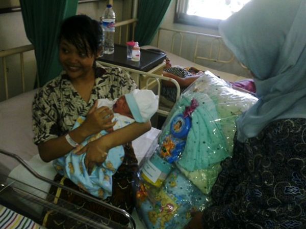 Lahir di Triple 11, Bayi Dapat Hadiah