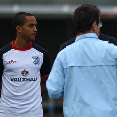 Walcott Ingin Inggris Main Seperti Arsenal