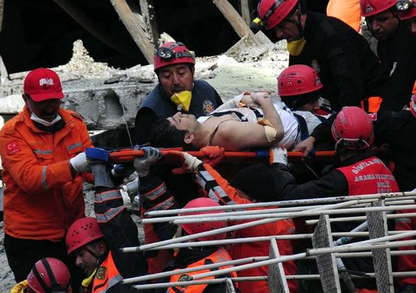 Evakuasi Korban Gempa Turki