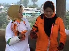 Nyungsep di Kebun Teh, Atlet Paralayang Malaysia Terluka