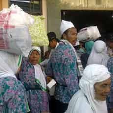 Tiba di Surabaya, Dua Jamaah Haji Kloter Pertama Sakit