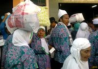 Jamaah Haji Kloter Pertama Tiba di Surabaya