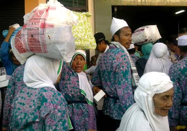 Jamaah Haji Kloter Pertama Tiba di Surabaya