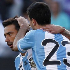 Lavezzi Selamatkan Muka Argentina