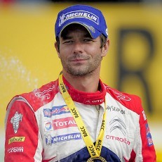 Loeb Sabet Gelar Nomor Delapan