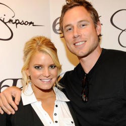 Hamil, Jessica Simpson Tetap Seksi