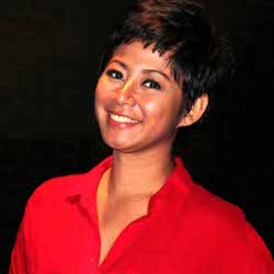 Riyanni Djangkaru, Petualang Pecinta Kuteks