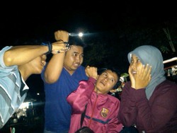 MAKAN - MAKAN SAMBIL AKTING