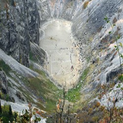  Warga Kroasia Buat Lapangan Sepakbola di Waduk Sedalam 150 Meter