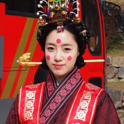 Syuting Queen Insoo, Eunjung T-Ara Jatuh dari Kuda