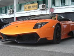 Kesengsem Lamborghini untuk Balapan di Sirkuit