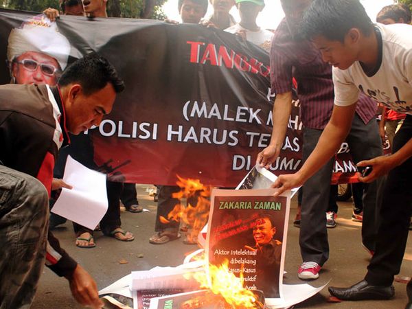 Gemuk Desa Demo Mabes Polri