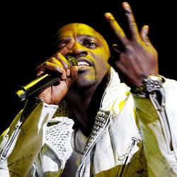 Akon Tak Bisa Tinggalkan Dunia Bisnis