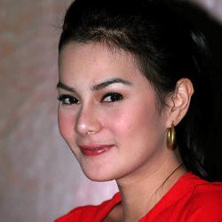 Jadi Model, Astrid Tiar Terpeleset di Catwalk