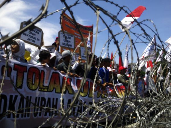 Buruh Tuntut Upah Layak