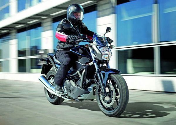 Motor Naked untuk Akhir Pekan