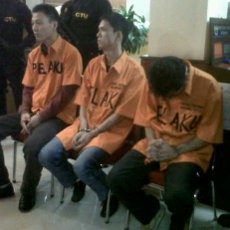 Duh! WN China Bawa Kardus Nasi Goreng Instan Isi Sabu