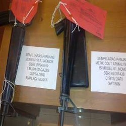 Polri Gelar Barang Bukti Senjata Jaringan Abu Omar