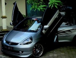 Honda Jazz Sporty dan Aman ala Mahasiswa