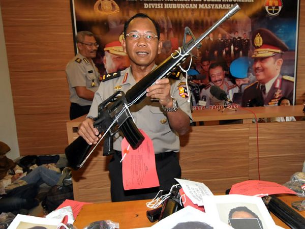 Polri Gelar Barang Bukti Jaringan Abu Omar