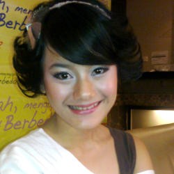 Dinda Hauw Ingin Peran Yang Lebih Menantang