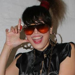 Tak Mau Kawin Cerai, Sania Pilih Tunda Menikah