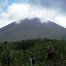 Sebulan Terakhir, Semeru Terjadi 2.044 Letusan Disertai Bom Vulkanik