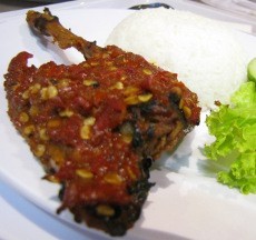 Mantapnya Sensasi Pedas Bebek Debus
