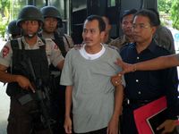 Tersangka Teroris Ponpes Bima Dipamerkan