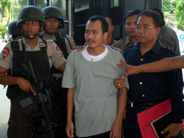 Tersangka Teroris Ponpes Bima Dipamerkan