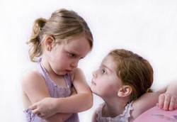 Ini yang Bikin Kakak Adik Sering Berantem