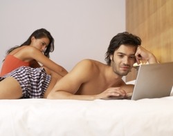 Awas, Jarang Bercinta Buat Anda Jadi Workaholic 