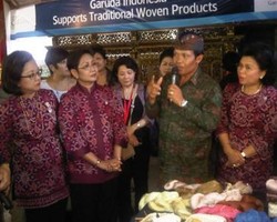 Delegasi ASEAN Terkesan Kunjungi Desa Tenun di Bali