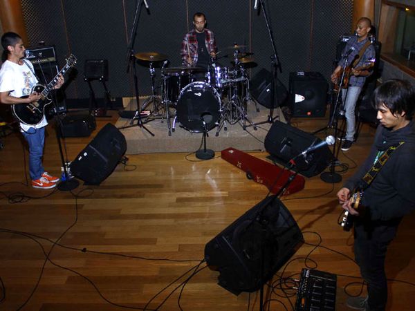 Ngintip The Alastair Latihan