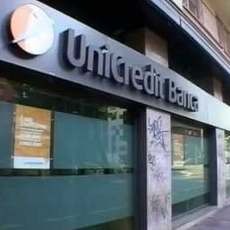 Bank Terbesar Italia PHK 5.200 Karyawan