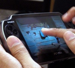 Samsung Perkuat Layar Amoled PlayStation Vita