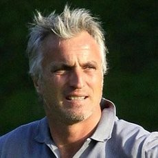 Akibat Buku, Ginola Tuntut Houllier