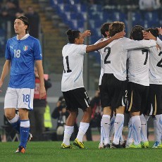 Di Olimpico, Italia Tunduk dari Uruguay