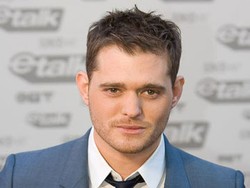 Michael Buble Sebut Kim Kardashian Pelacur Saat Konser