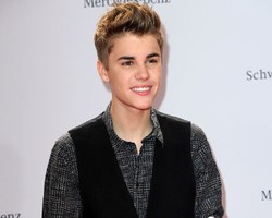 Dituduh Hamili Fans, Justin Bieber Batal Dituntut