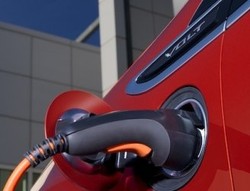 Mobil Hybrid Aman Bagi Pengemudi Tapi Berbahaya Bagi Pejalan Kaki