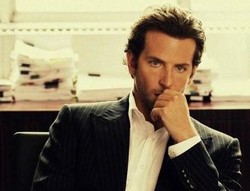 Bradley Cooper Cinta Mati dengan Vespa