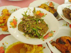 Disengat Dendeng Batokok Lembah Anai