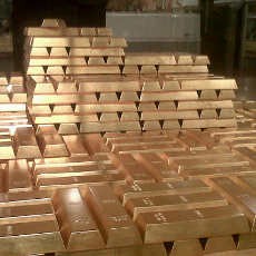 Harga Emas Tertekan Perburuan Dolar dan Perlambatan China