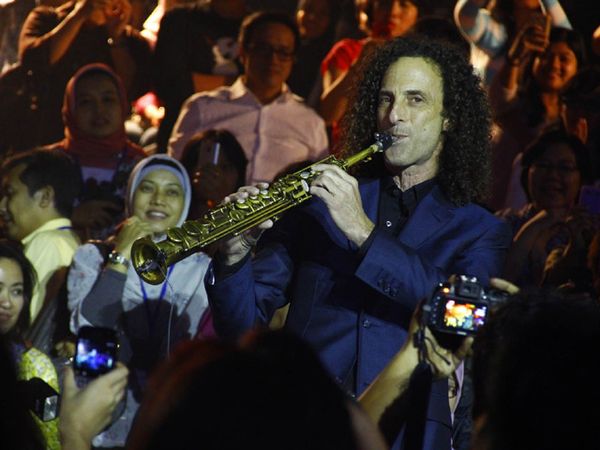 Konser Intim ala Kenny G