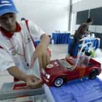 Mobil Mini Berbahan Pemutih Pakaian Mahasiswa ITS Juarai Racing E-Car